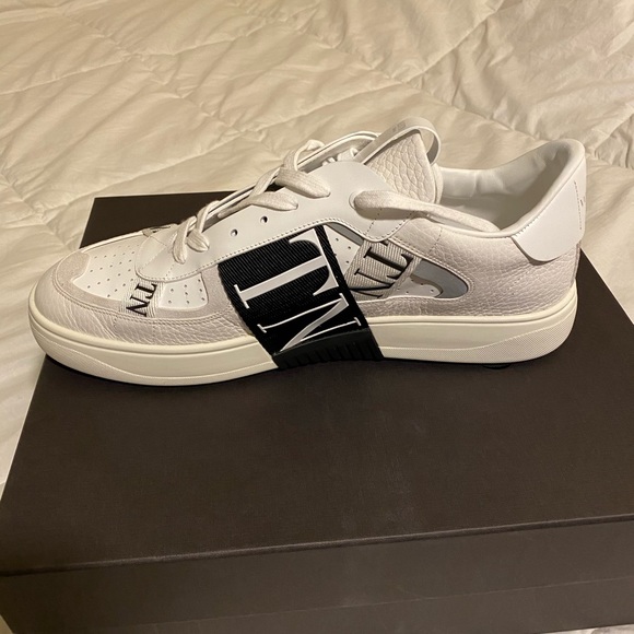 Garavani Valentino calfskin VL7N - Picture 6 of 8